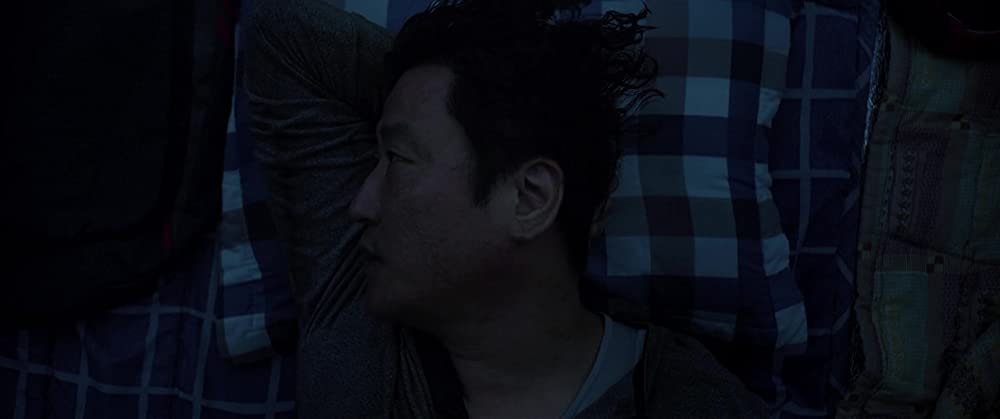 パラサイト 半地下の家族の画像