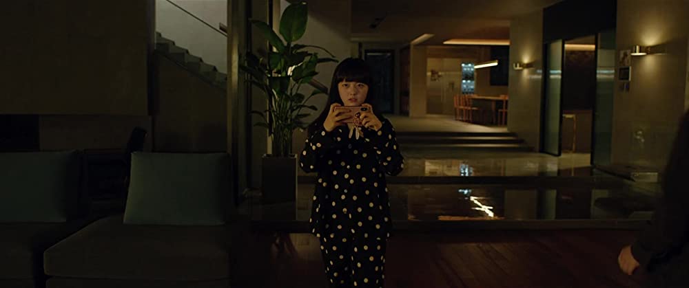 パラサイト 半地下の家族の画像