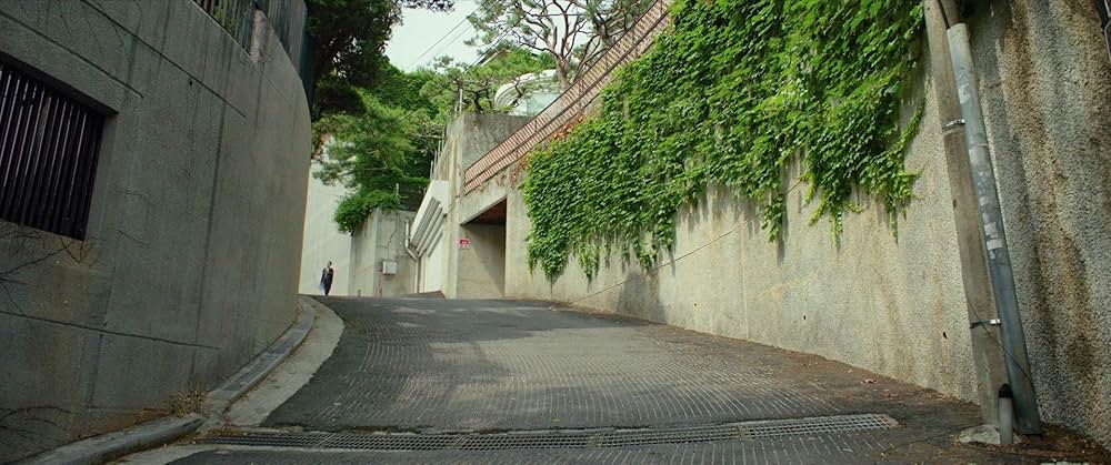 パラサイト 半地下の家族の画像