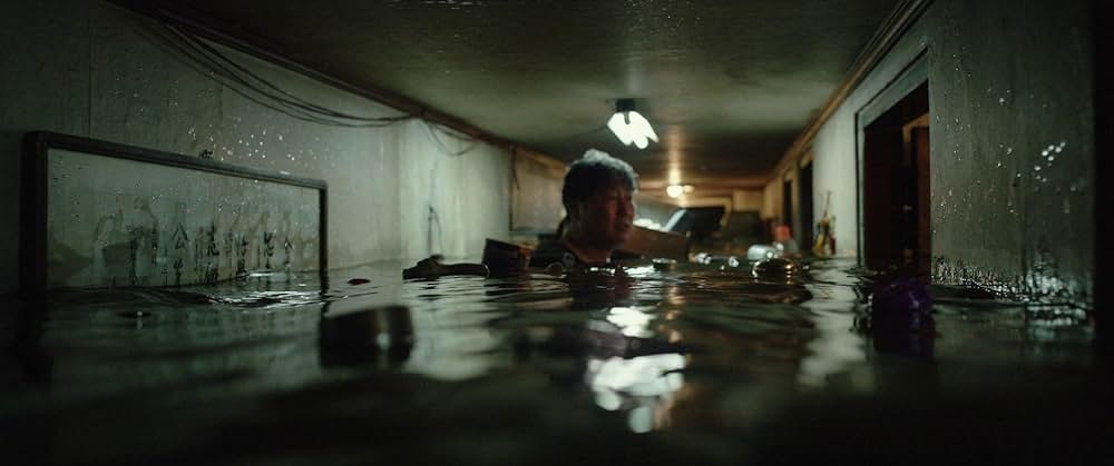 パラサイト 半地下の家族の画像