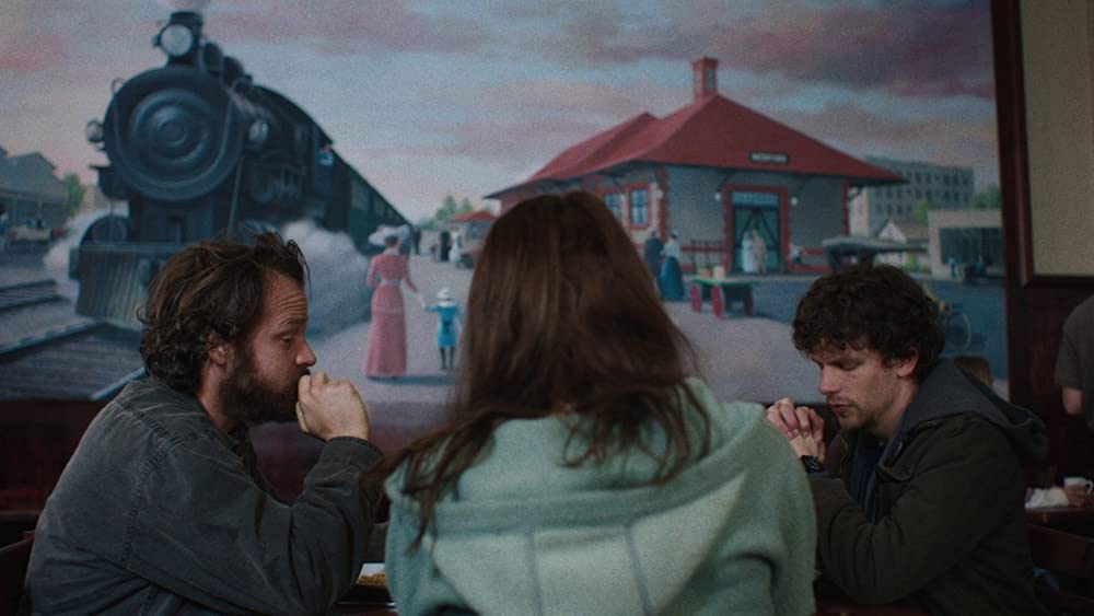 「ナイト・スリーパーズ ダム爆破計画」ジェシー・アイゼンバーグ & ダコタ・ファニング & ピーター・サースガードの画像