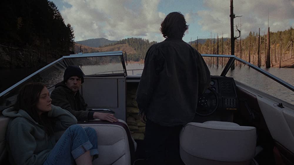 「ナイト・スリーパーズ ダム爆破計画」ジェシー・アイゼンバーグ & ダコタ・ファニング & ピーター・サースガードの画像