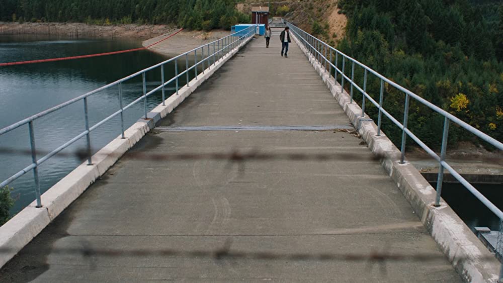 「ナイト・スリーパーズ ダム爆破計画」ジェシー・アイゼンバーグ & ダコタ・ファニングの画像