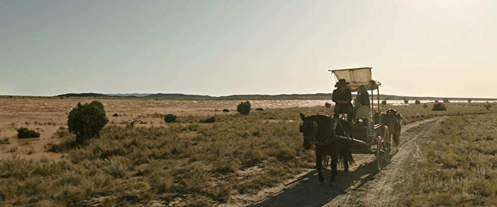 「この茫漠たる荒野で」トム・ハンクス & ヘレナ・ゼンゲルの画像