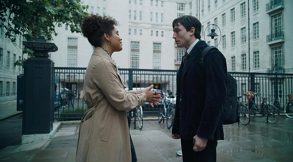 「ザ・フラッシュ」エズラ・ミラー & カーシー・クレモンズの画像