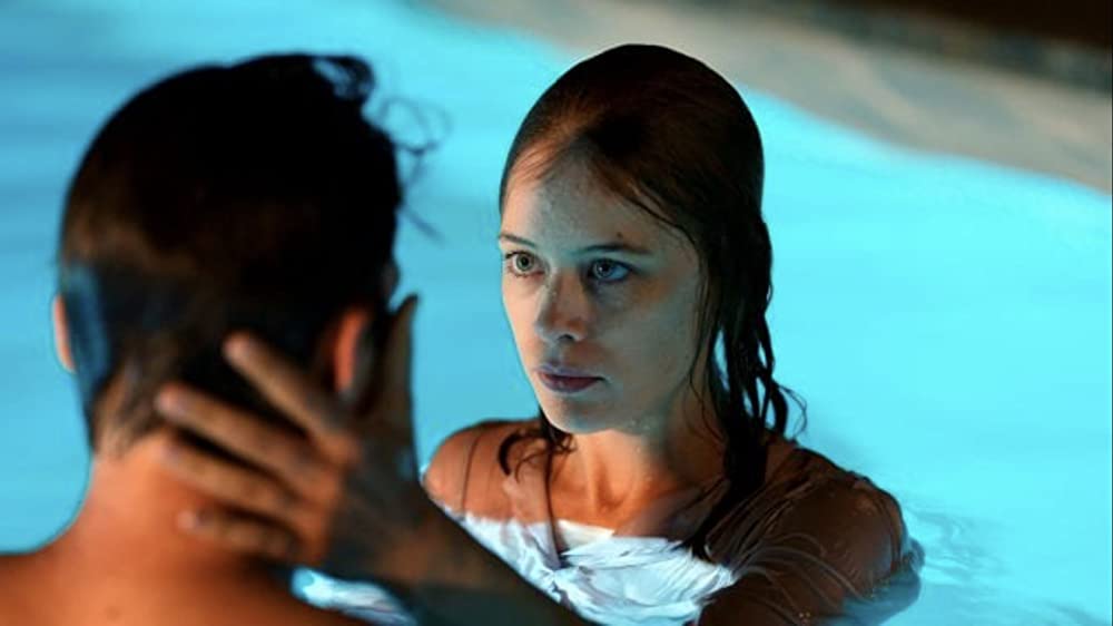 「水を抱く女」Jacob Matschenz & パウラ・ベーアの画像