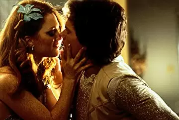 「ブギーナイツ」ジュリアン・ムーア & マーク・ウォールバーグの画像