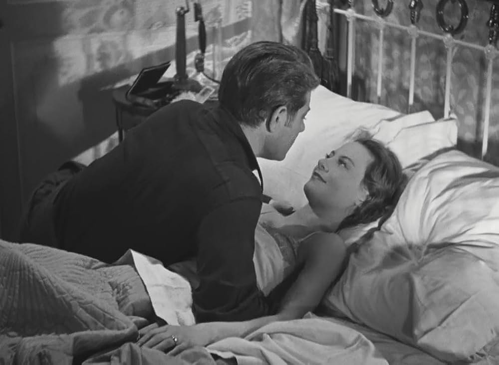 霧の波止場の画像