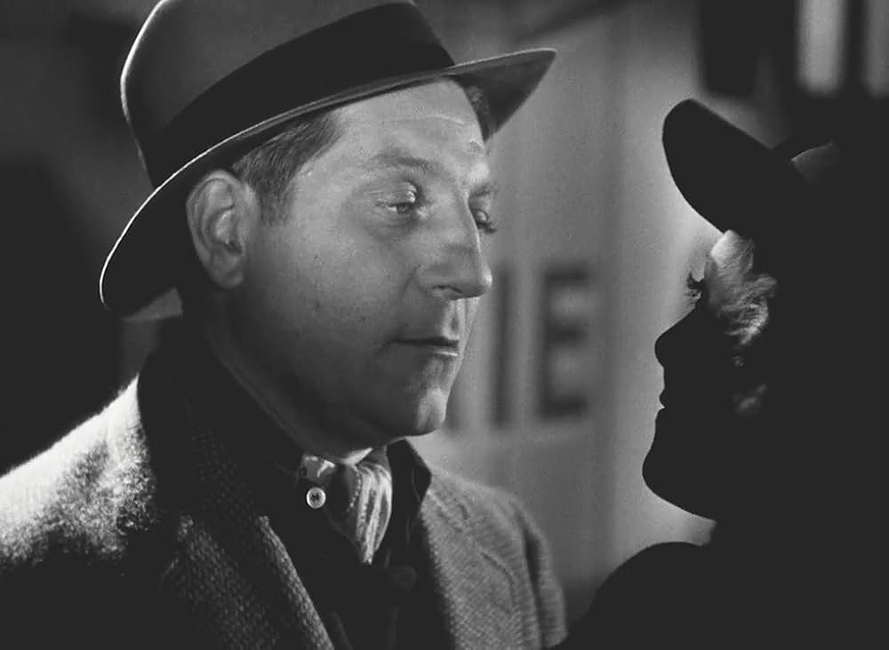 霧の波止場の画像