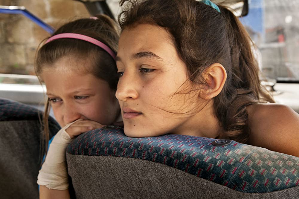 夏をゆく人々の画像