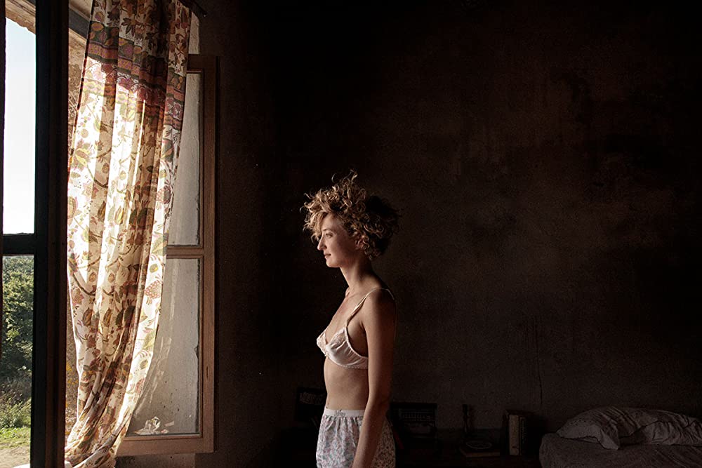 夏をゆく人々の画像