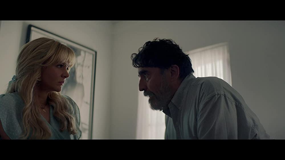 「プロミシング・ヤング・ウーマン」アルフレッド・モリーナ & キャリー・マリガンの画像