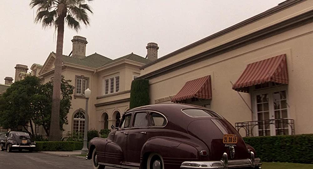 青いドレスの女の画像