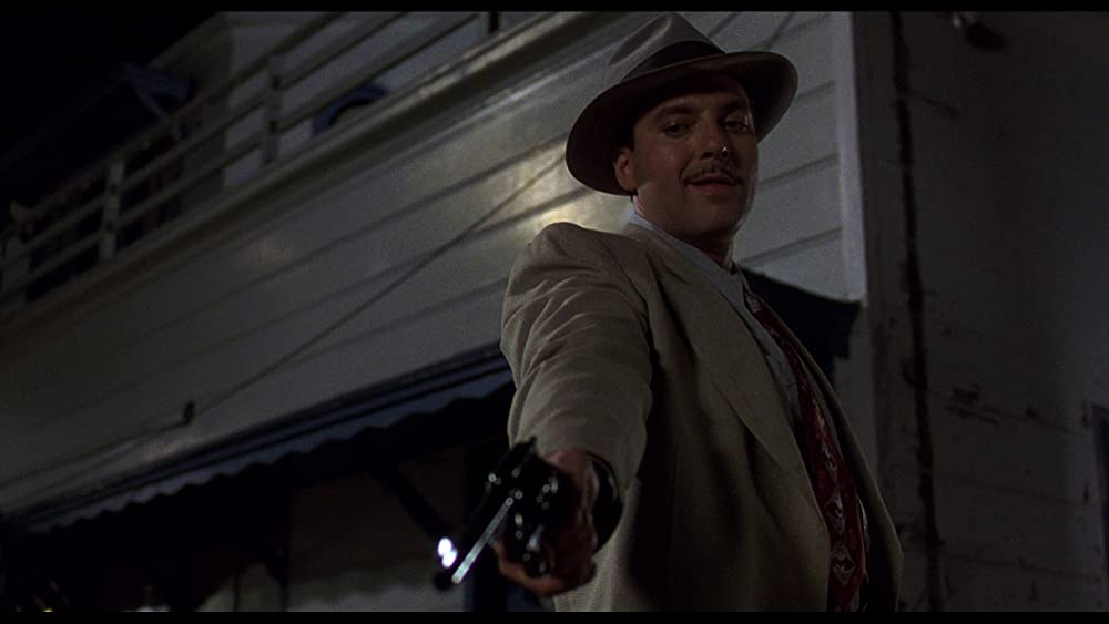 青いドレスの女の画像