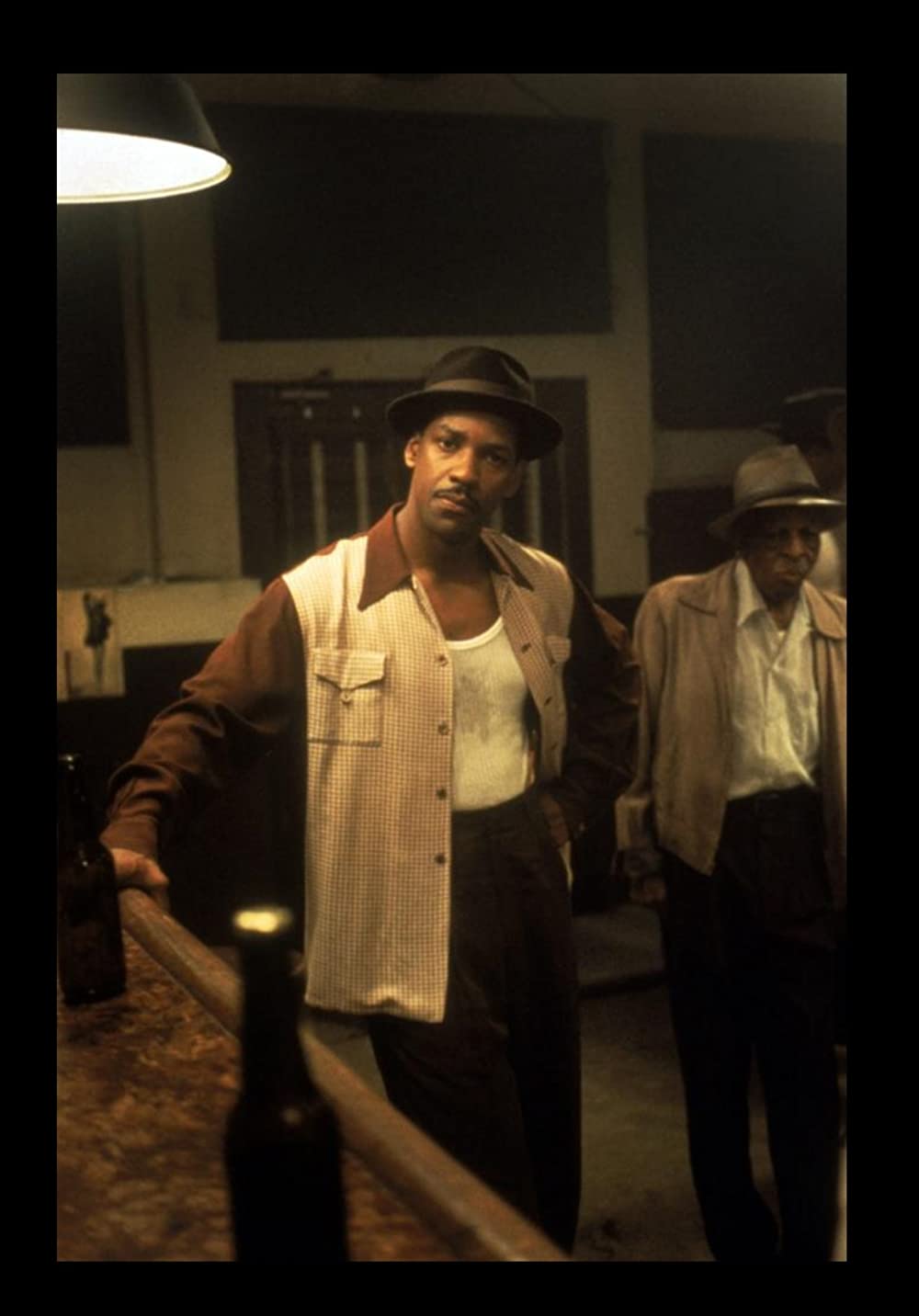 青いドレスの女の画像