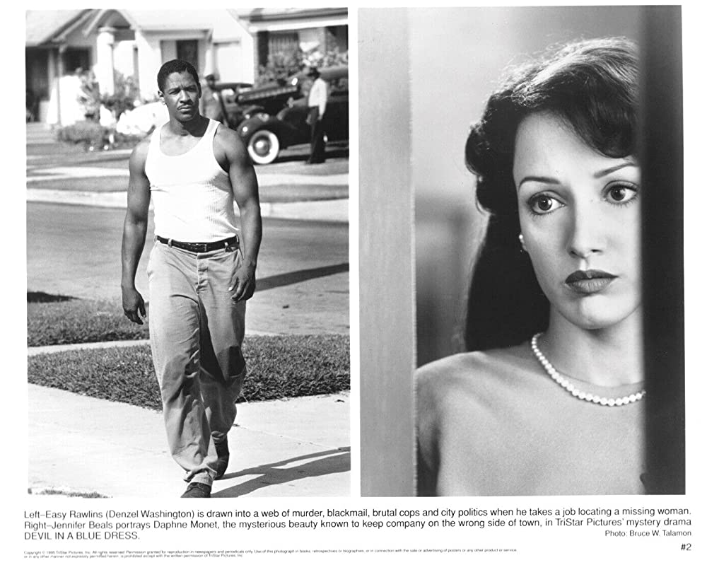 青いドレスの女の画像