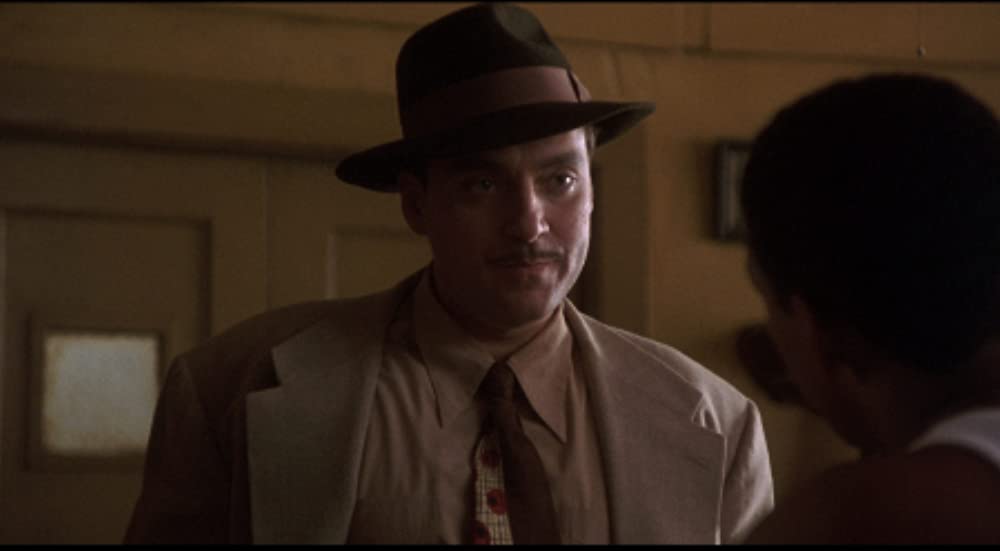 青いドレスの女の画像