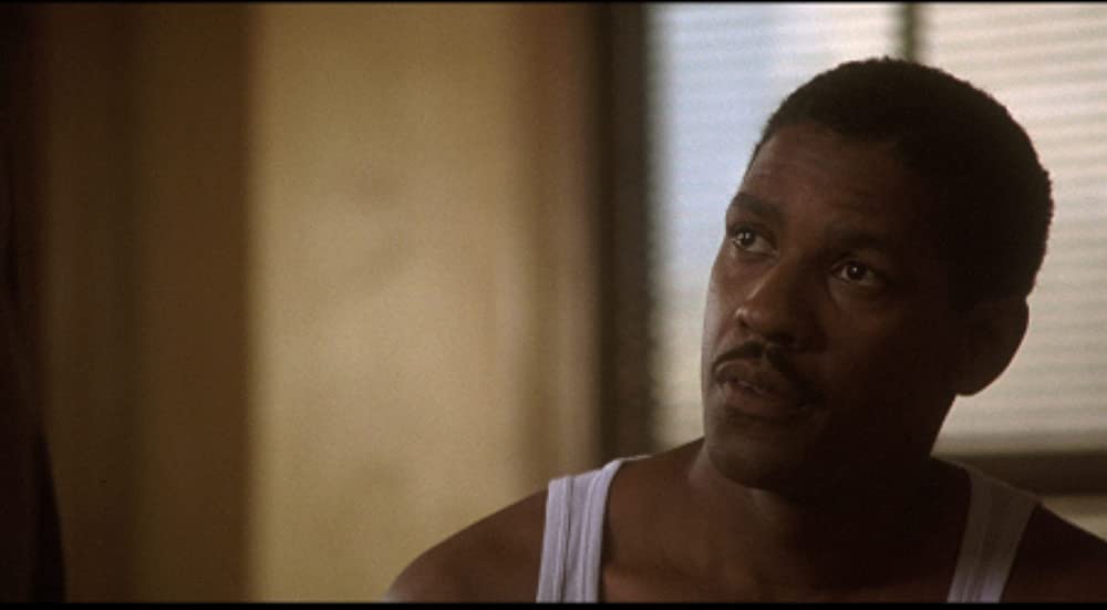 青いドレスの女の画像