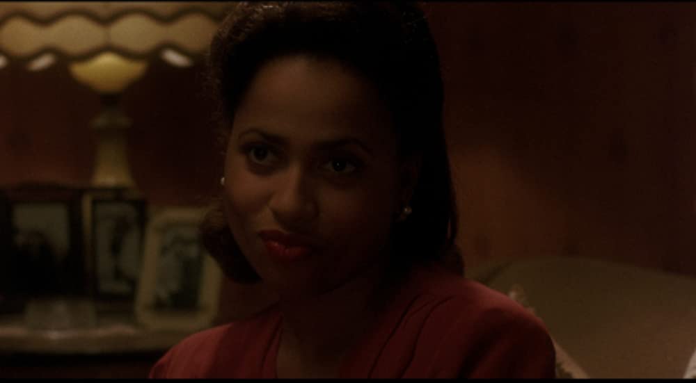 青いドレスの女の画像