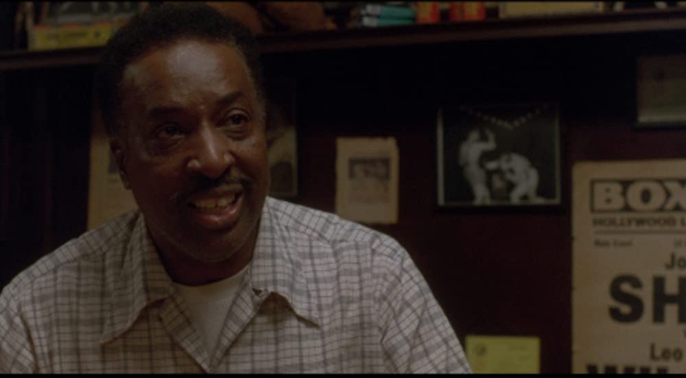 青いドレスの女の画像