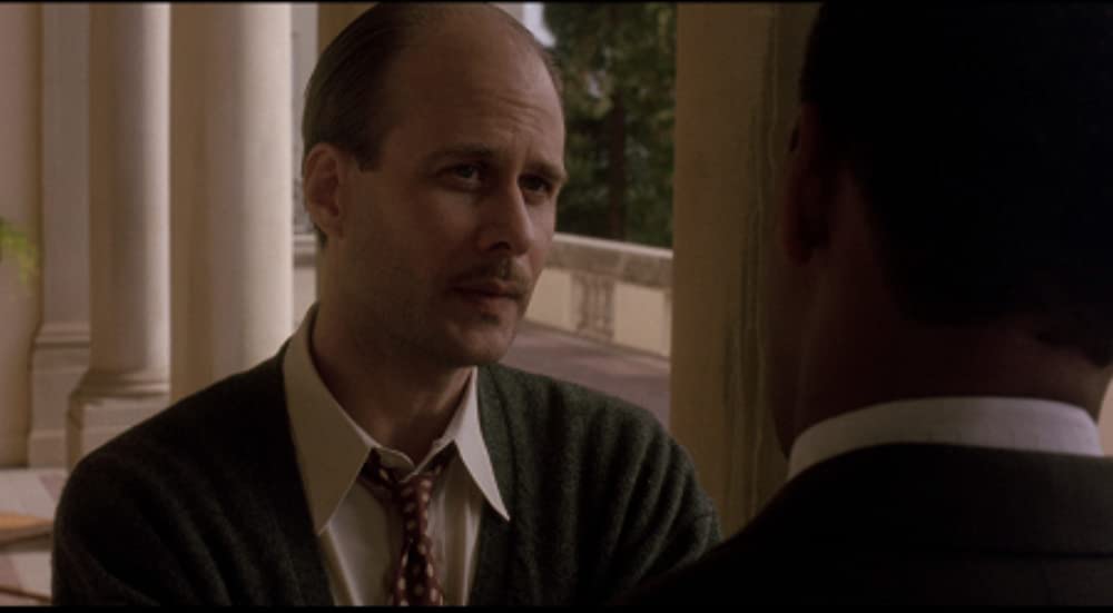 青いドレスの女の画像