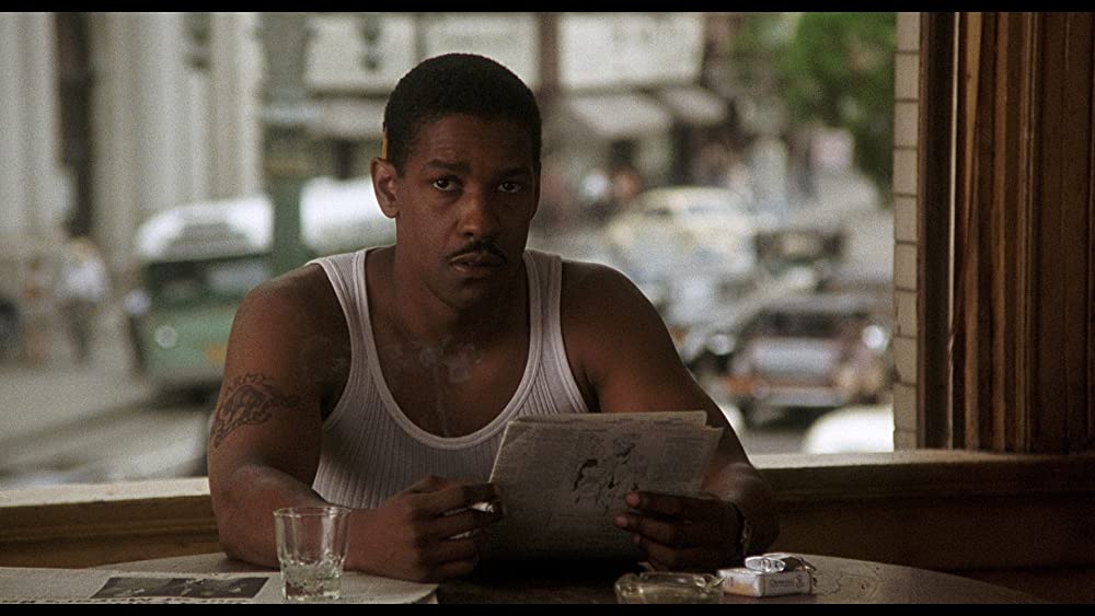 青いドレスの女の画像