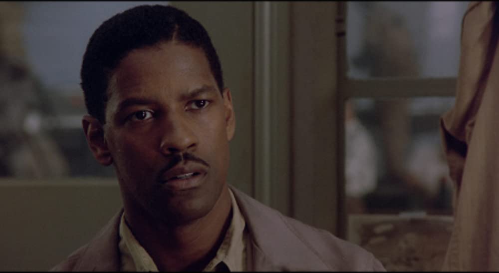 青いドレスの女の画像