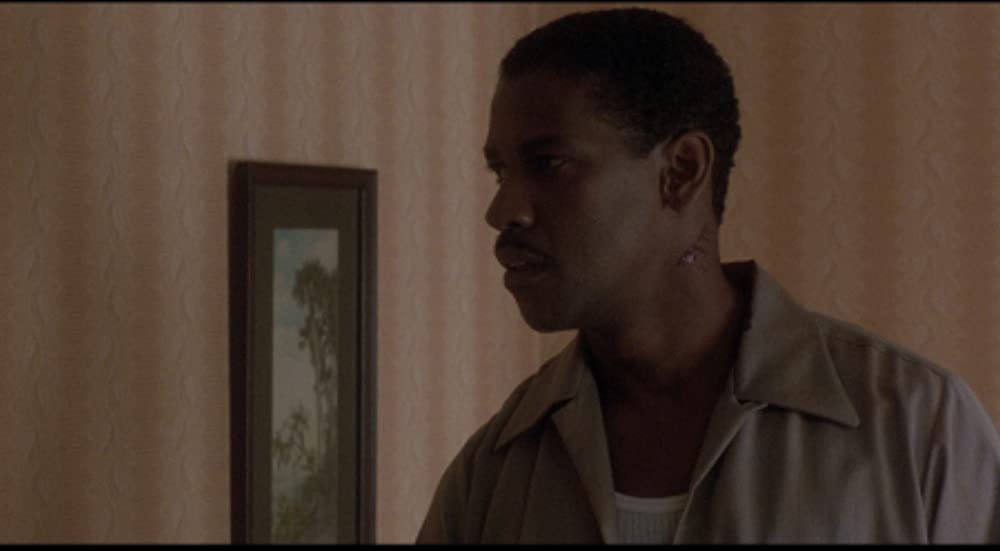 青いドレスの女の画像