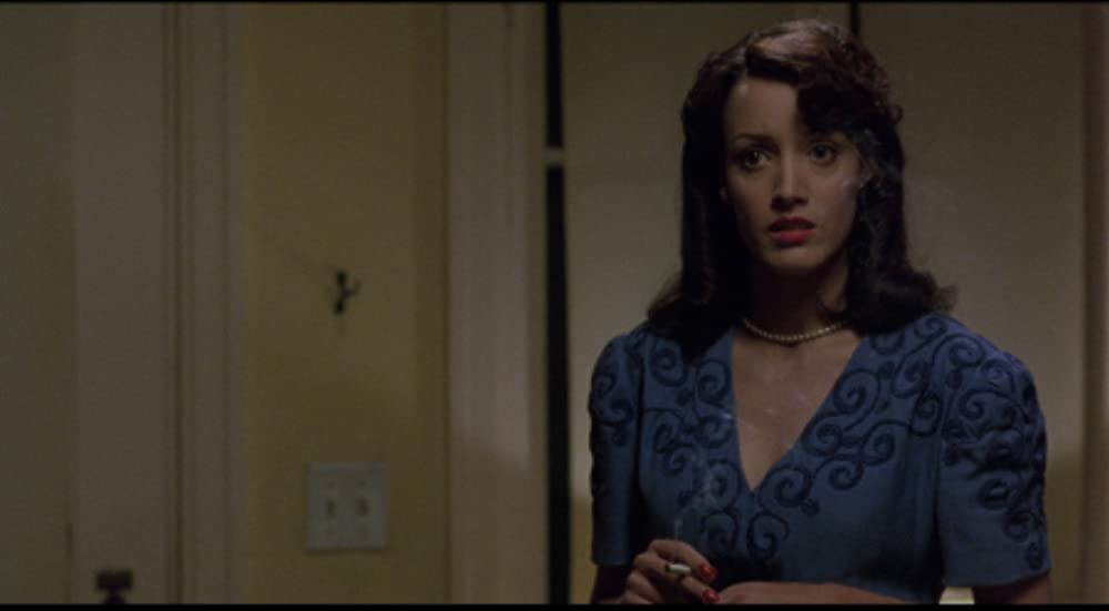 青いドレスの女の画像