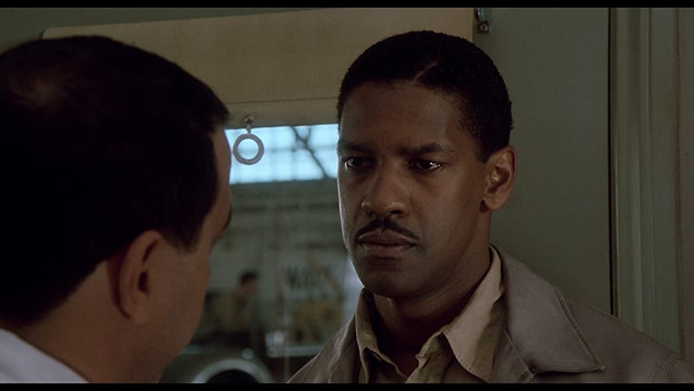 青いドレスの女の画像