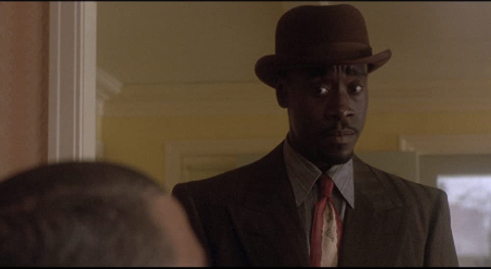 青いドレスの女の画像