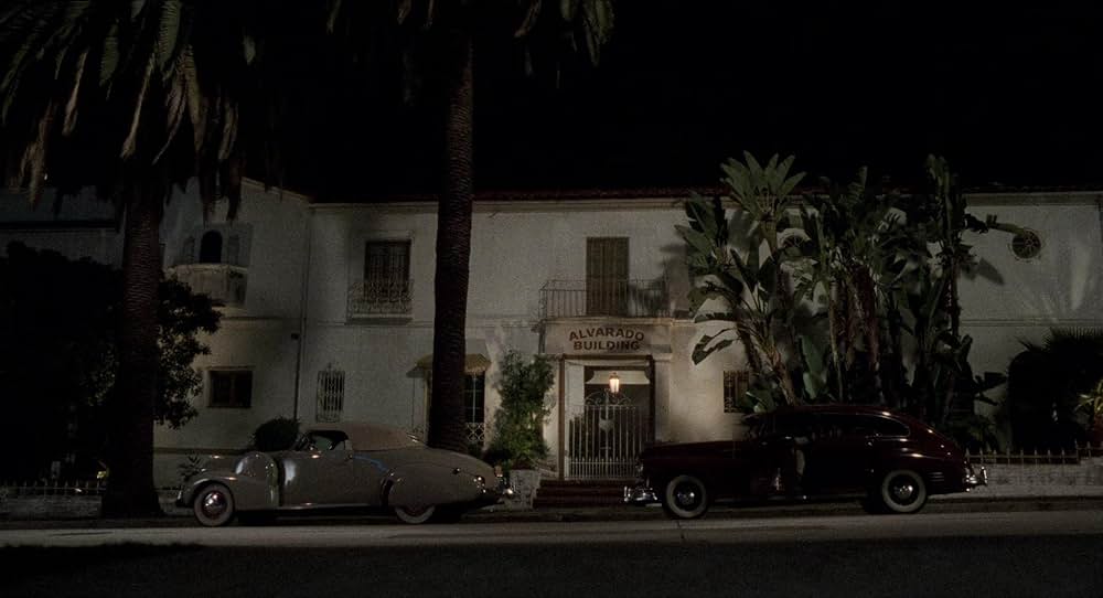 青いドレスの女の画像