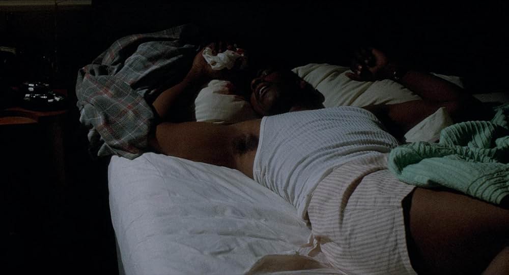 青いドレスの女の画像