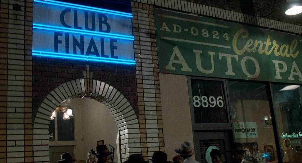 青いドレスの女の画像