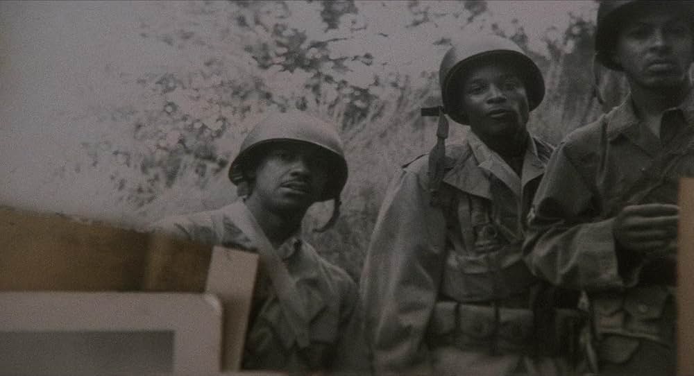 青いドレスの女の画像