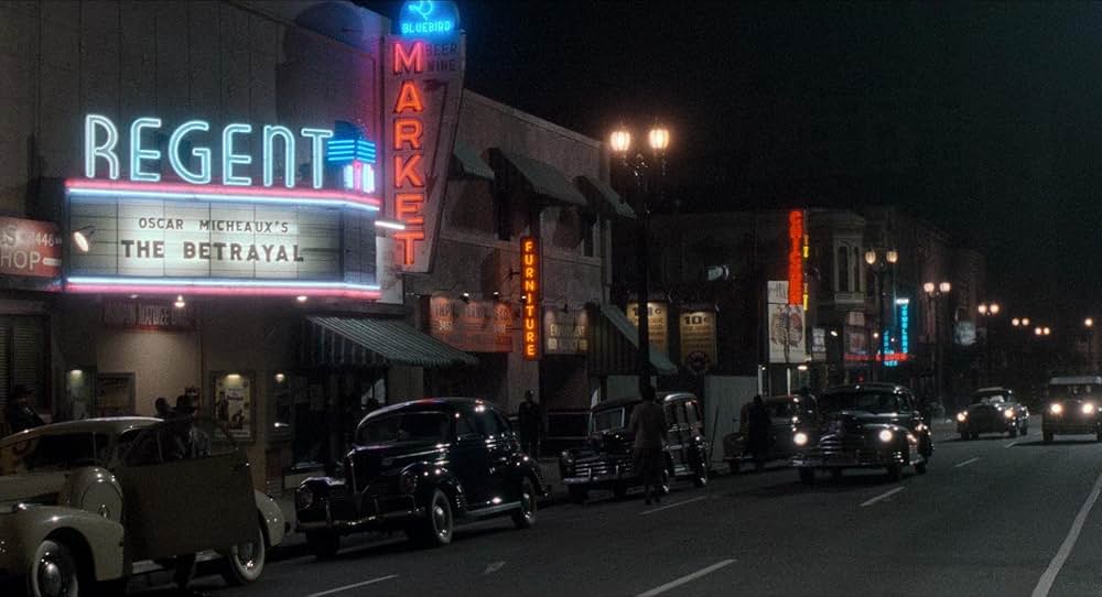 青いドレスの女の画像