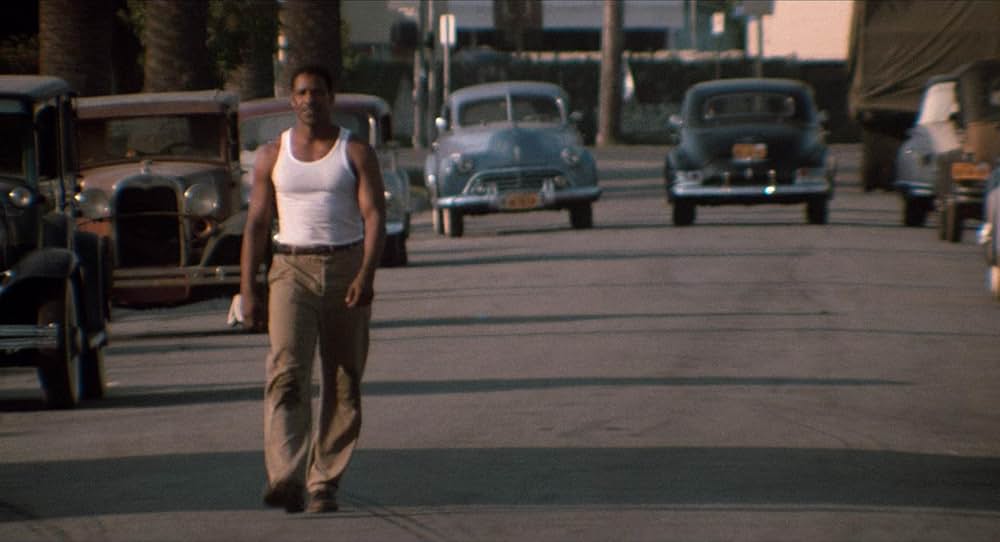 青いドレスの女の画像