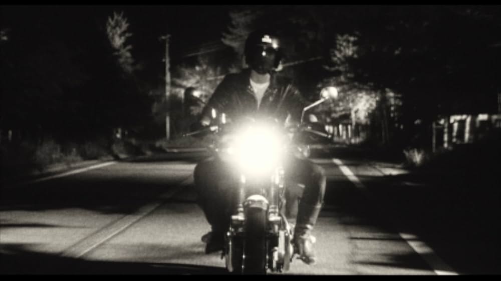 彼のオートバイ、彼女の島の画像