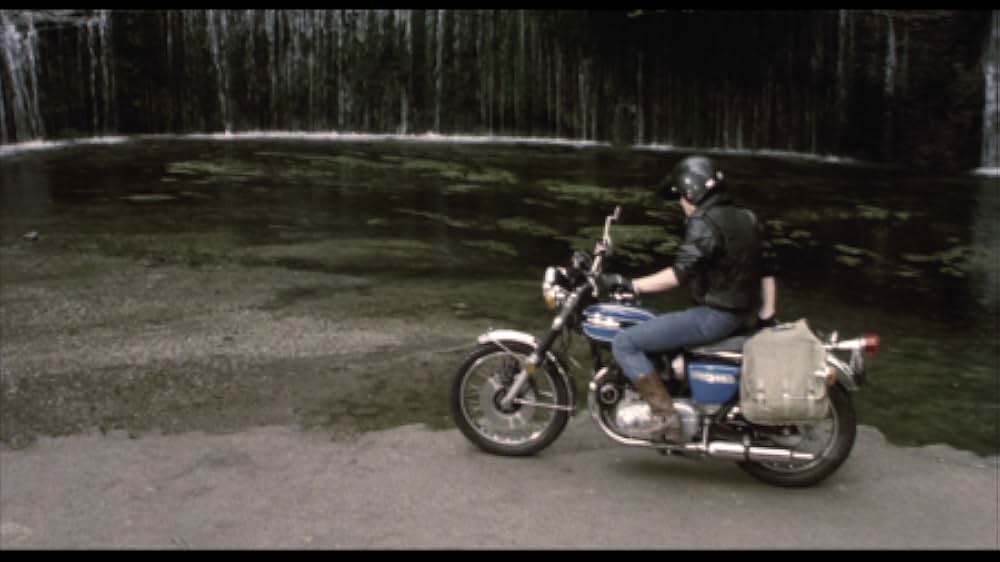 彼のオートバイ、彼女の島の画像