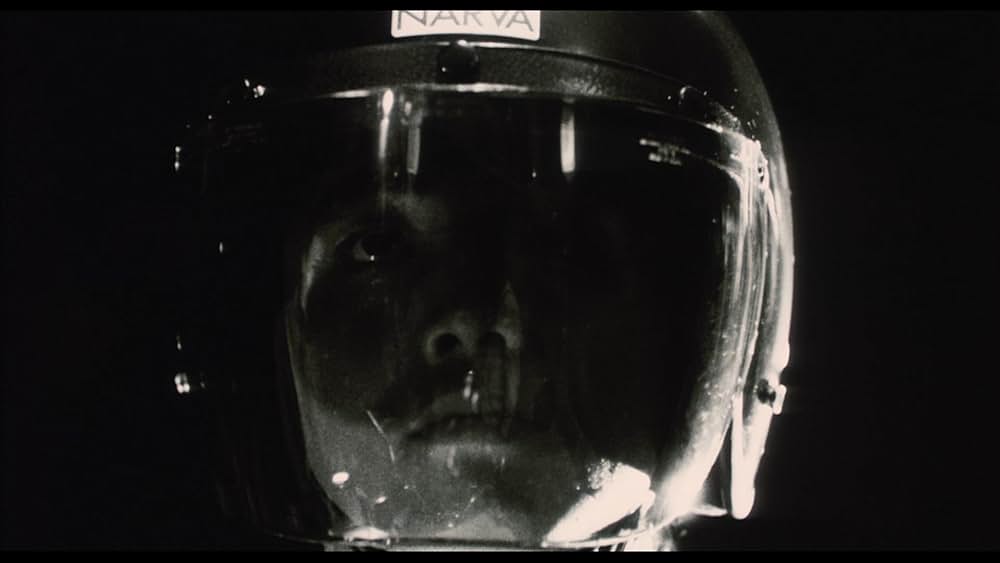 彼のオートバイ、彼女の島の画像