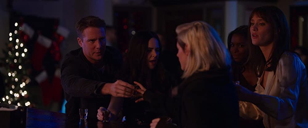 「ハピエスト・ホリデー 私たちのカミングアウト」クリステン・スチュワート & ジェイク・マクドーマン & アリソン・ブリー & マッケンジー・デイビスの画像