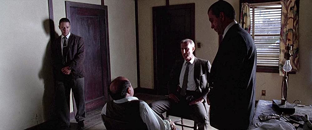 「L.A.コンフィデンシャル」ラッセル・クロウ & ジェームズ・クロムウェル & ダニー・デビートの画像