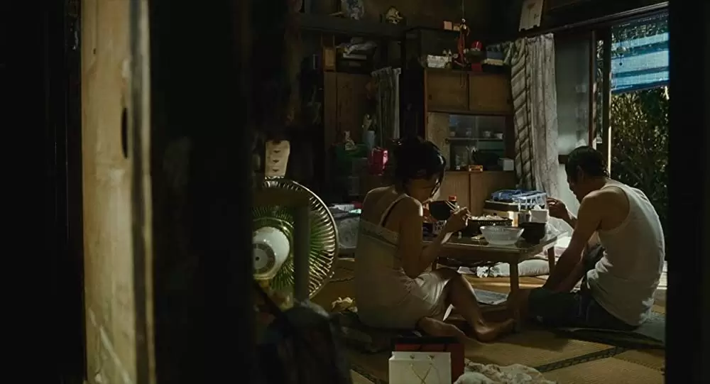 「万引き家族」リリー・フランキー & 安藤サクラの画像