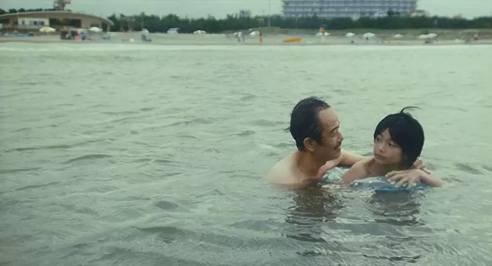 「万引き家族」の画像