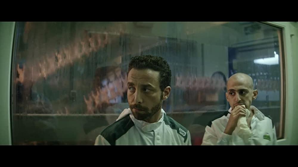 皮膚を売った男の画像