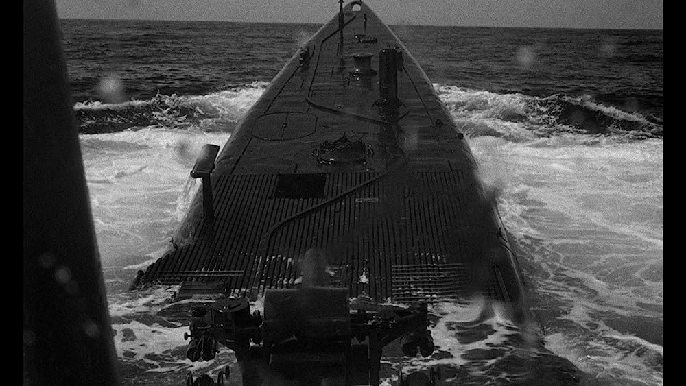 深く静かに潜航せよの画像