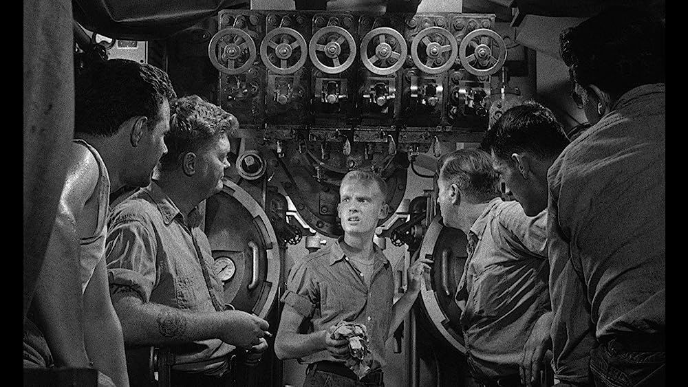 深く静かに潜航せよの画像