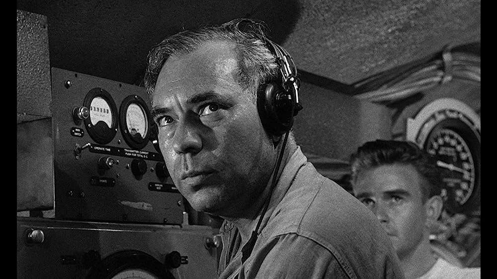 深く静かに潜航せよの画像