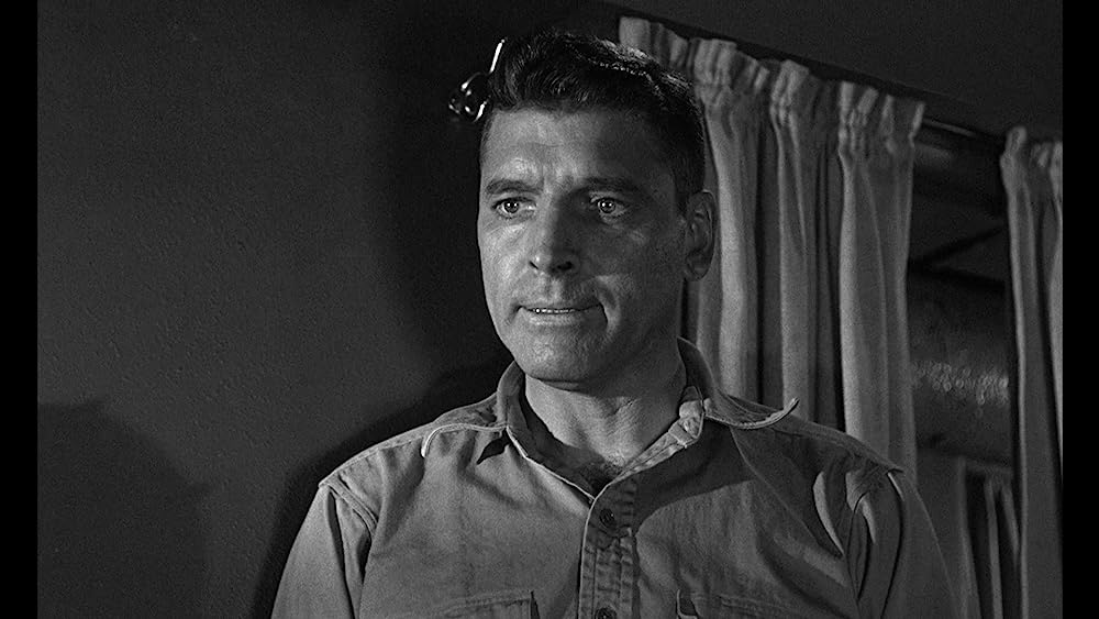 深く静かに潜航せよの画像