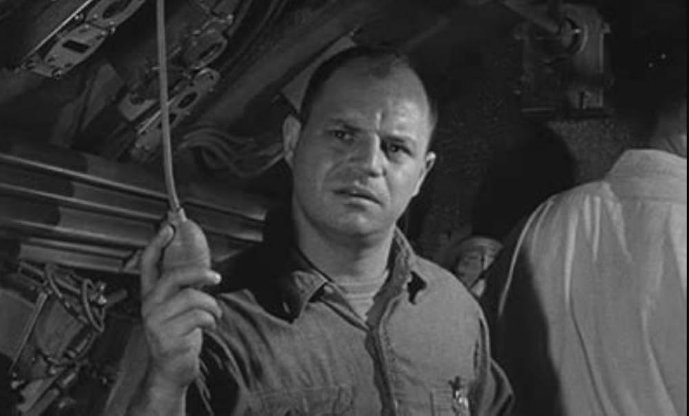 深く静かに潜航せよの画像